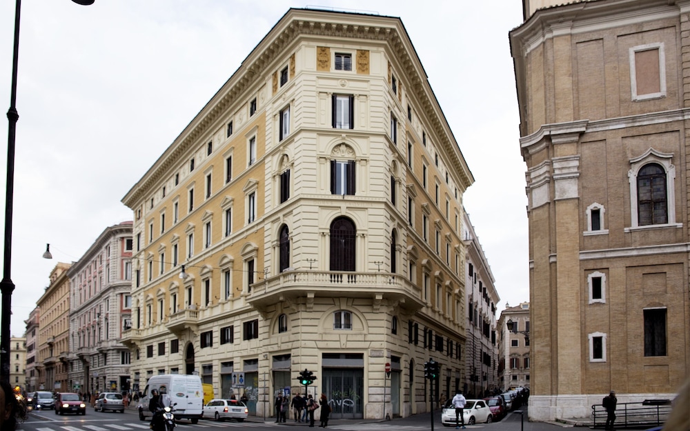 Inn Rome Rooms & Suites 2/50