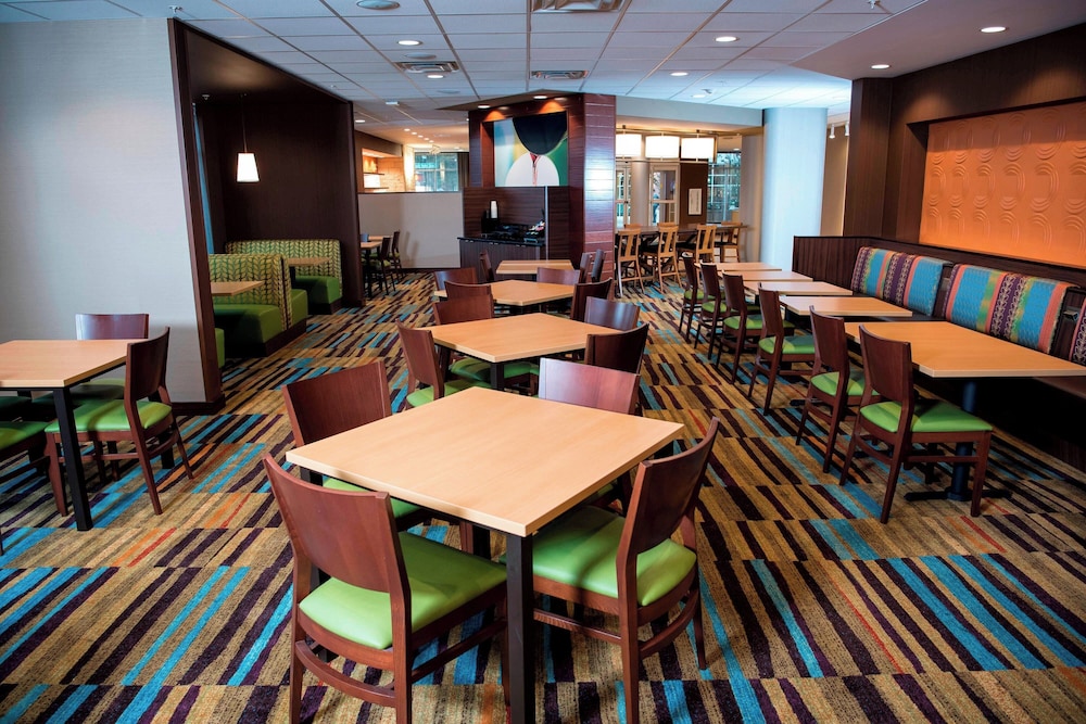 FAIRFIELD INN & SUITES CINCINNATI UPTOWN/UNIVERSITY AREA 42/50