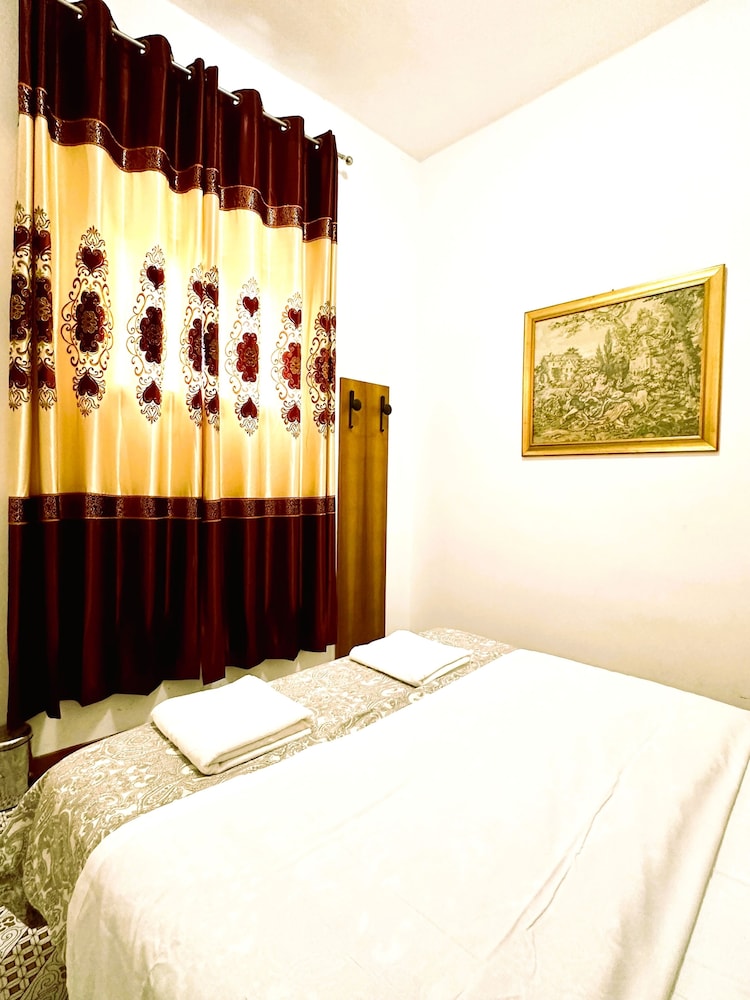Colosseum Luxury Room 13/30