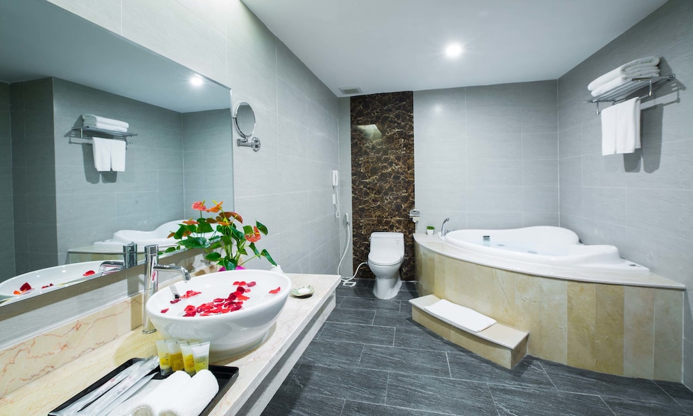 Muong Thanh Luxury Buon Ma Thuot Hotel 60/61