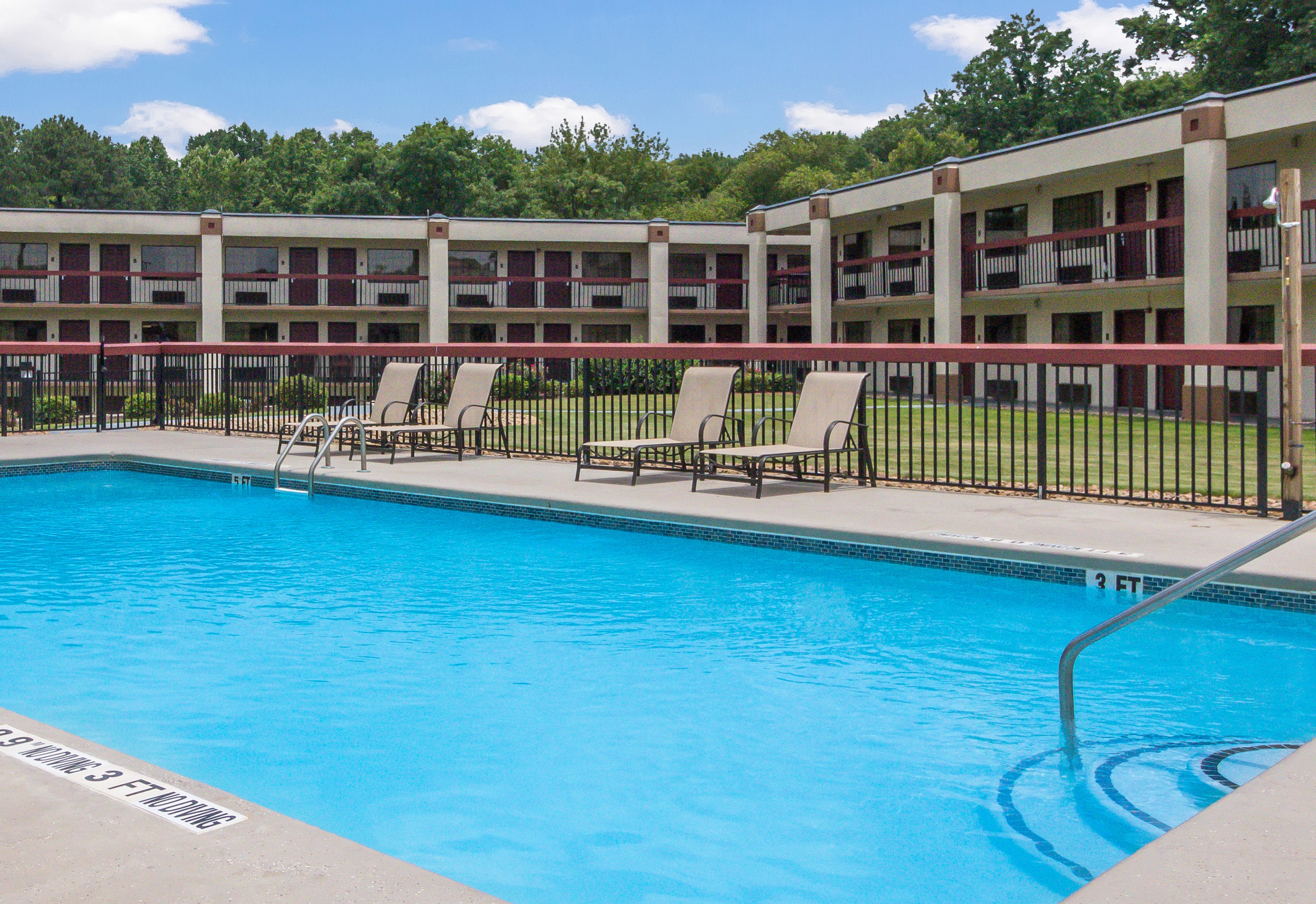Red Roof Inn & Suites Commerce 22/33