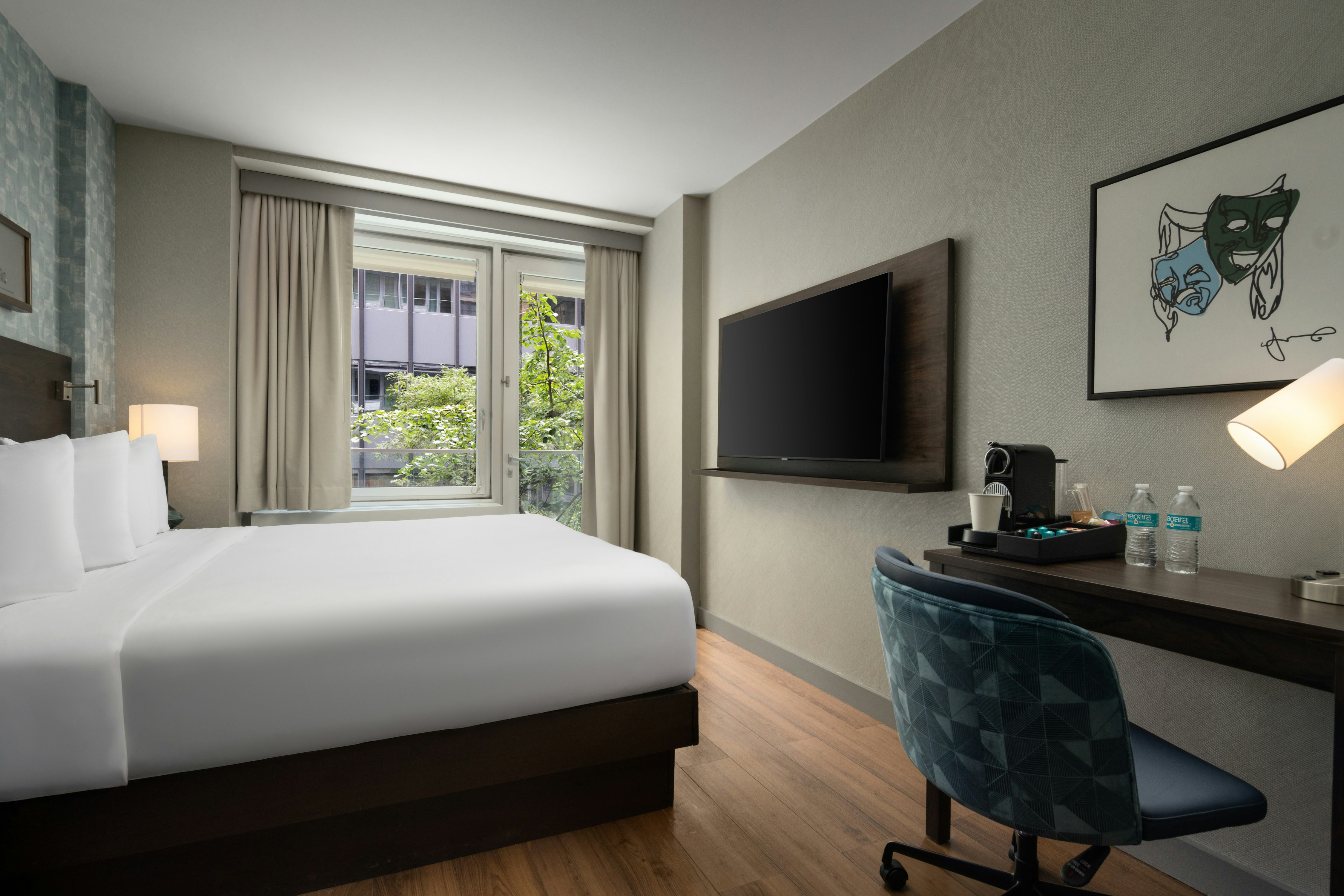 ROOM, KING BED
