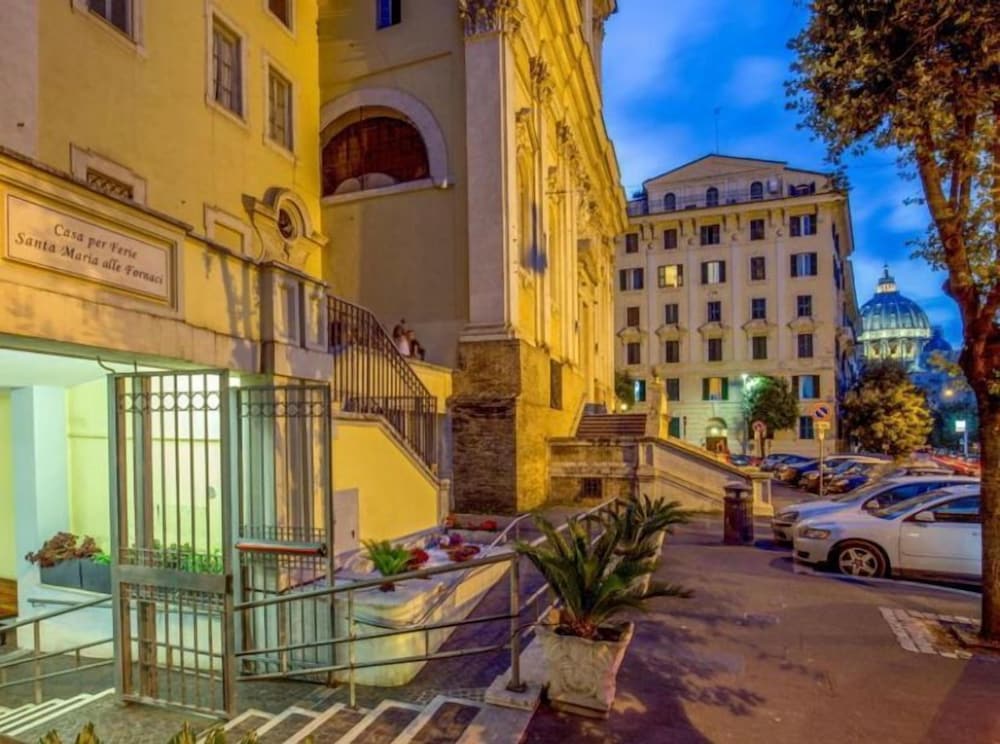 Casa Per Ferie Santa Maria Alle Fornaci 37/47
