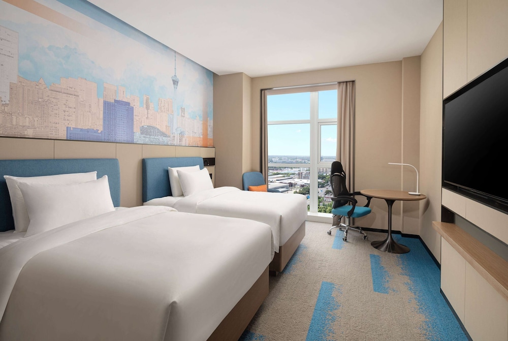 DELUXE, 2 QUEEN BEDS