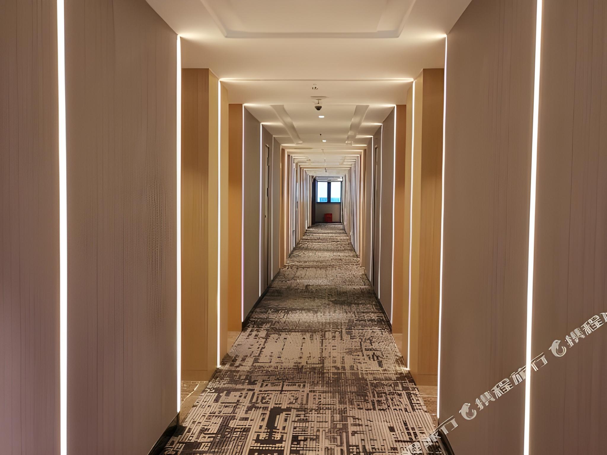 Campanile Hotel (Shenzhen Longcheng Plaza Metro Station) 24/32