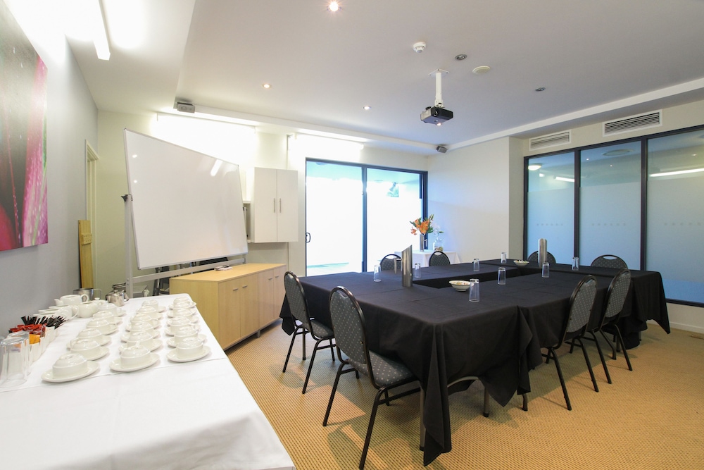 CALOUNDRA CENTRAL APARTMENT HOTEL 61/68