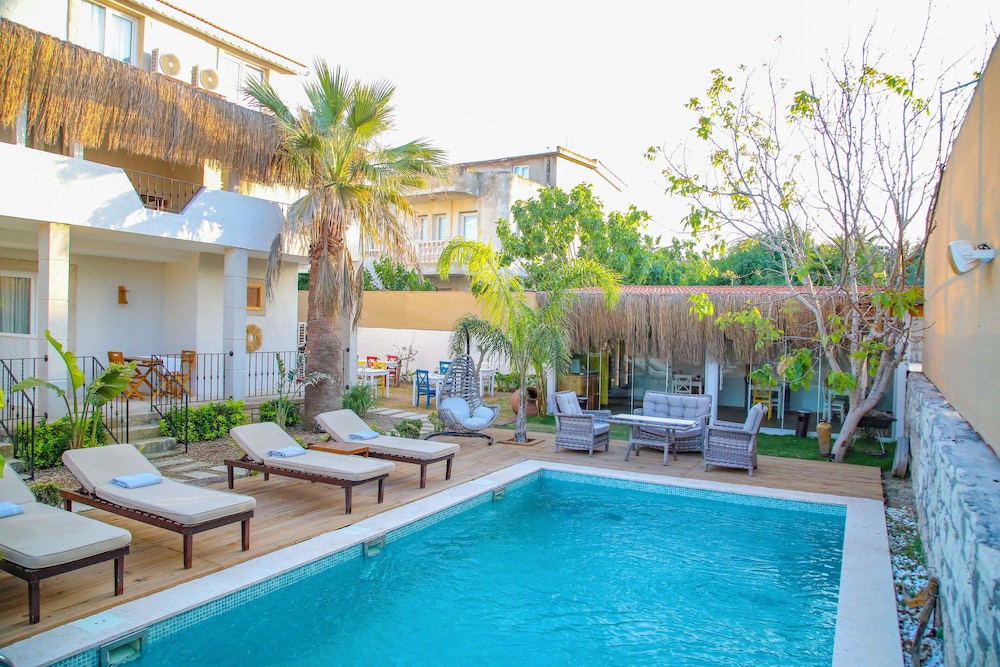 Alacati Londia Hotel 23/27