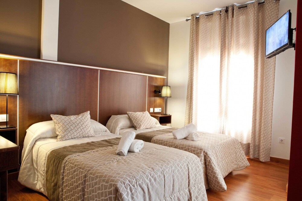 Plaza Manjon Hotel 5/28