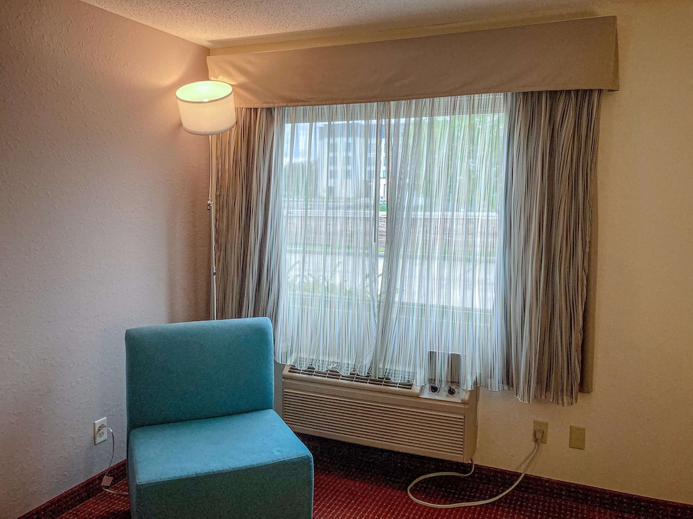 Motel6 Elkhart, IN 38/54
