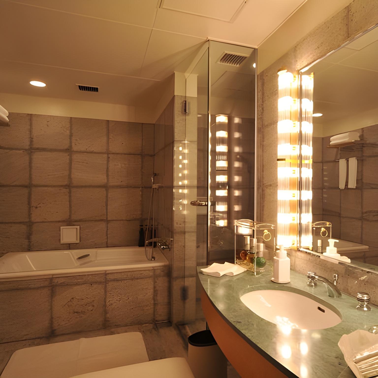 Suite, Airport View