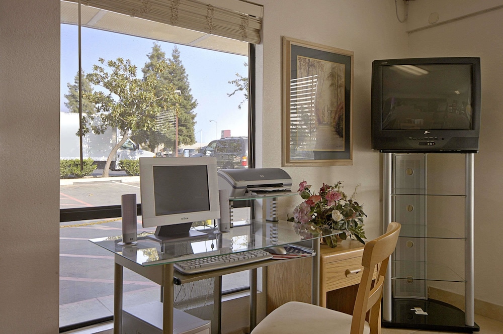 Days Inn By Wyndham Fresno South 29/38