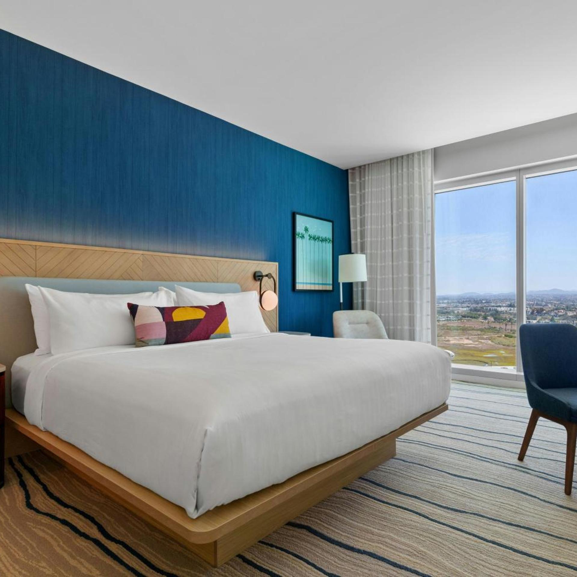 Executive, Suite, King Bed, Mountain View, Sofa