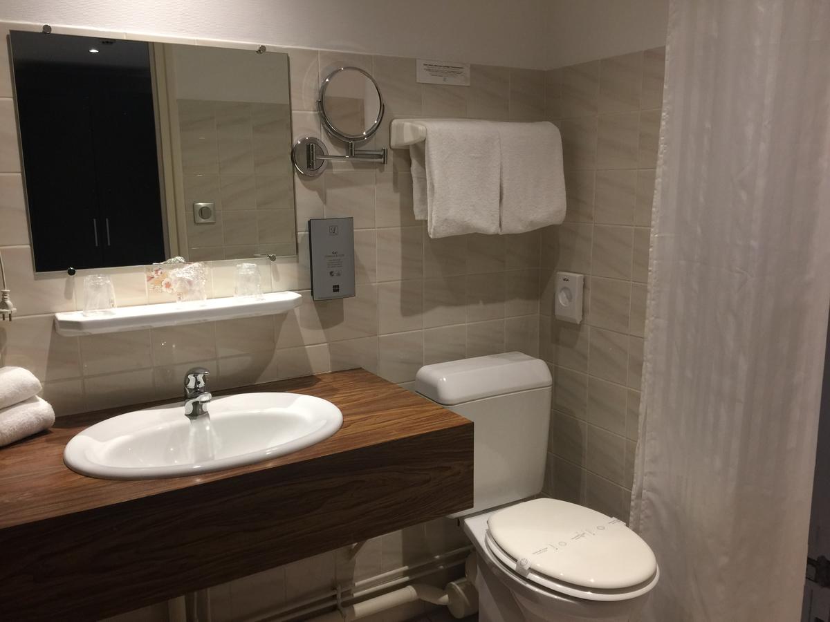 CENTRAL HOTEL 50/53