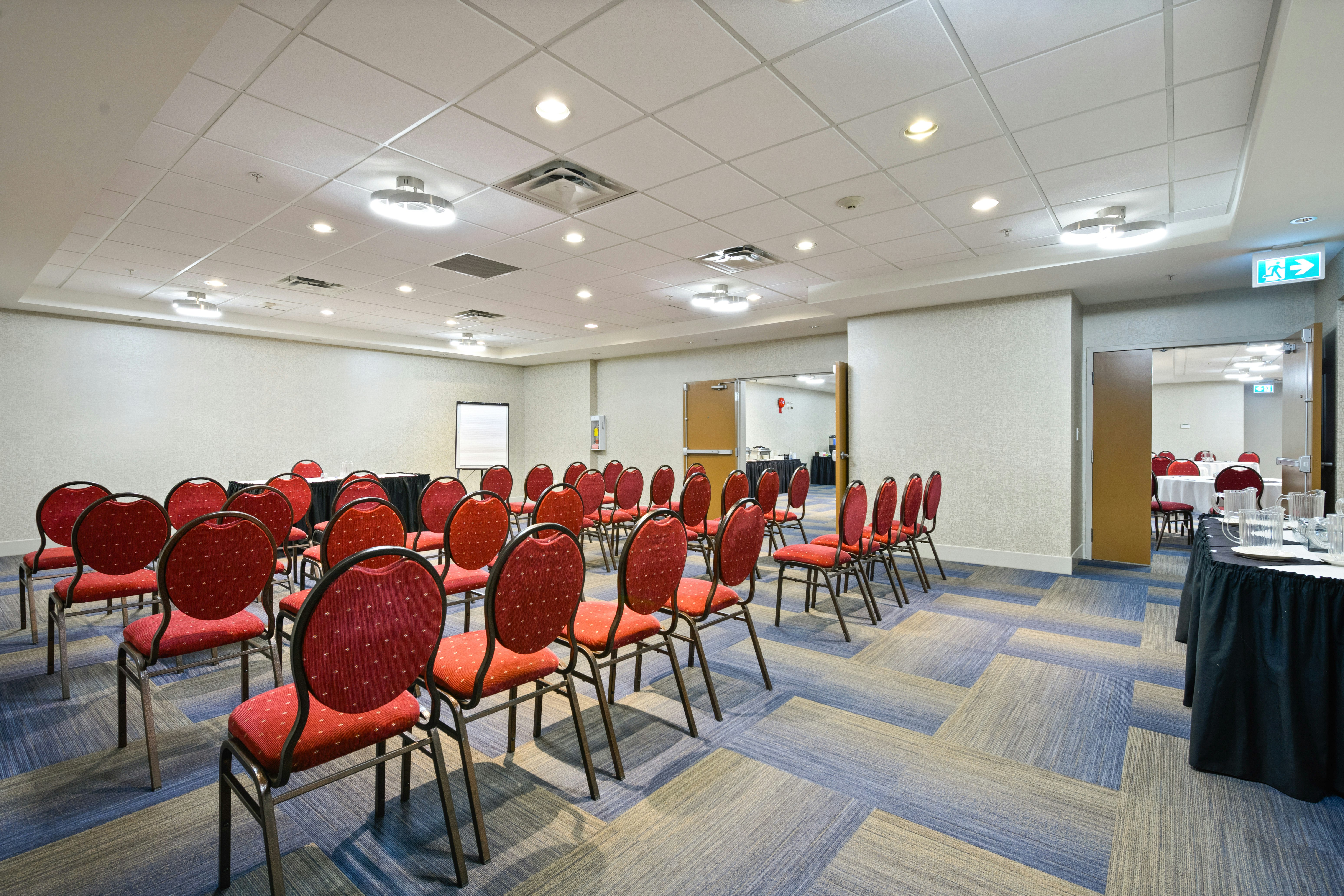 Holiday Inn Express Suites Surrey 42/50