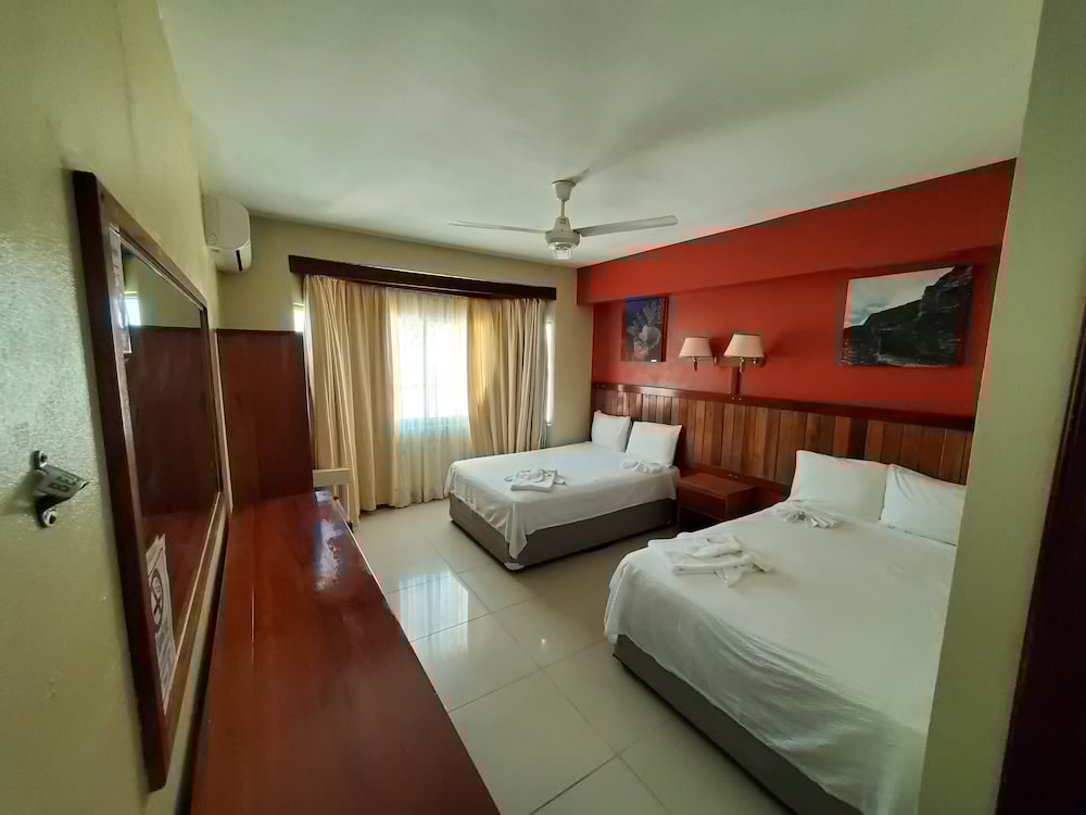 Caye Caulker Plaza Hotel 30/57