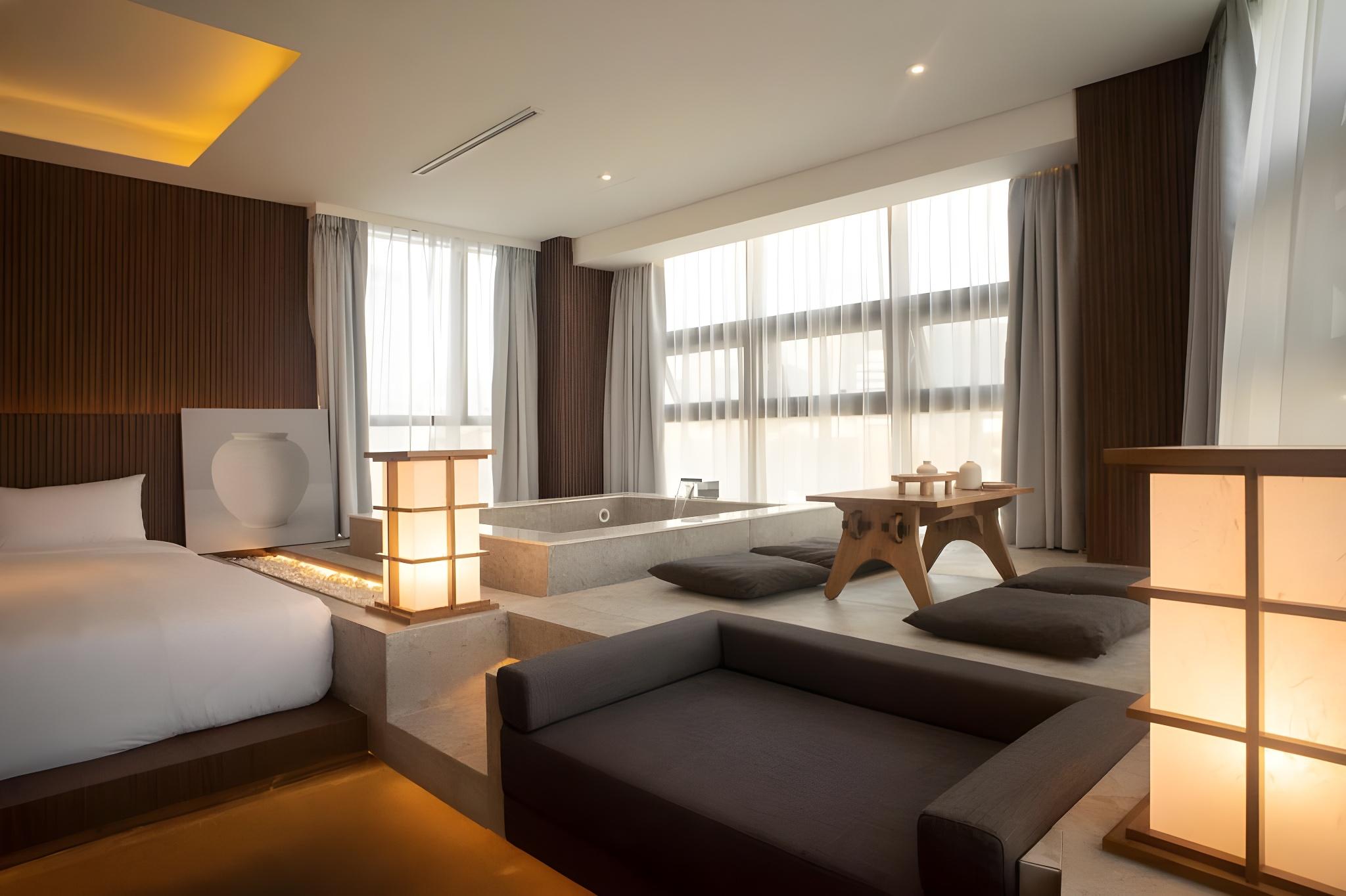UH Suite The Myeongdong 18/52