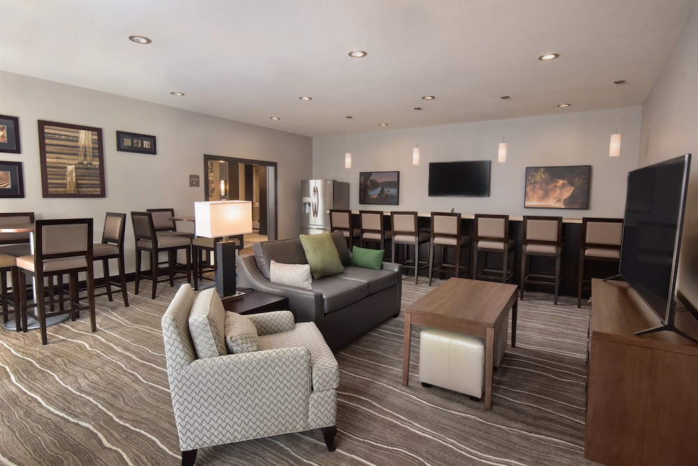 Staybridge Suites Wisconsin Dells - Lake Delton 37/58
