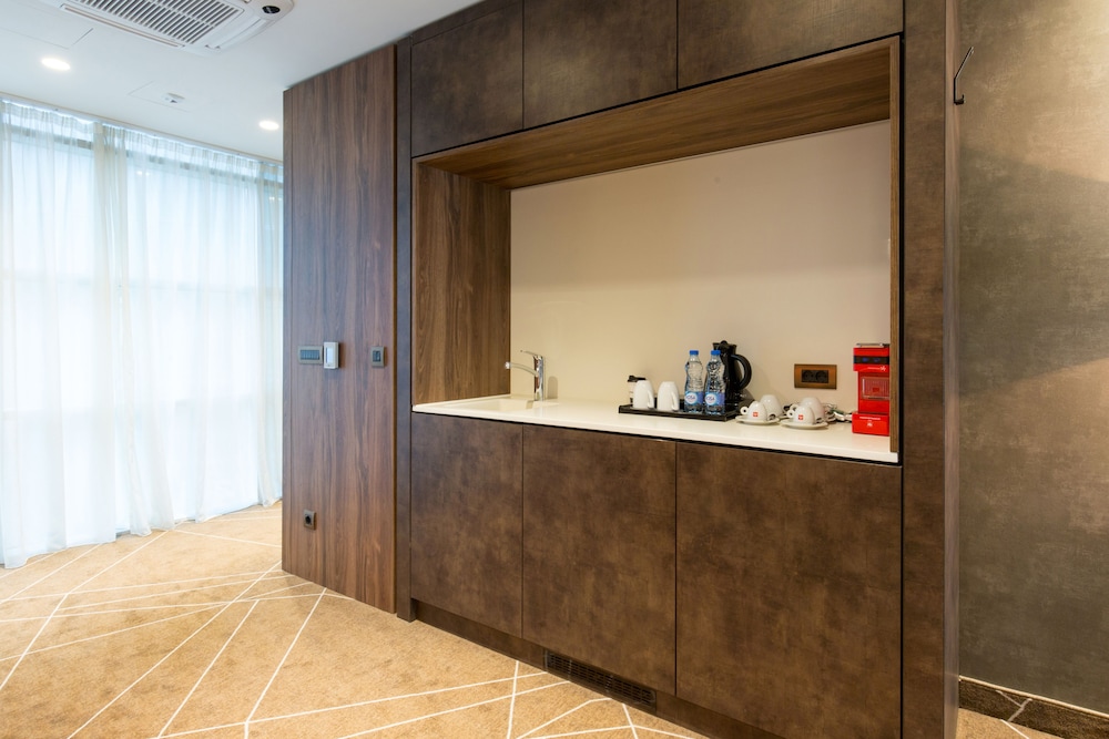SHERATON NOVI SAD 1/48