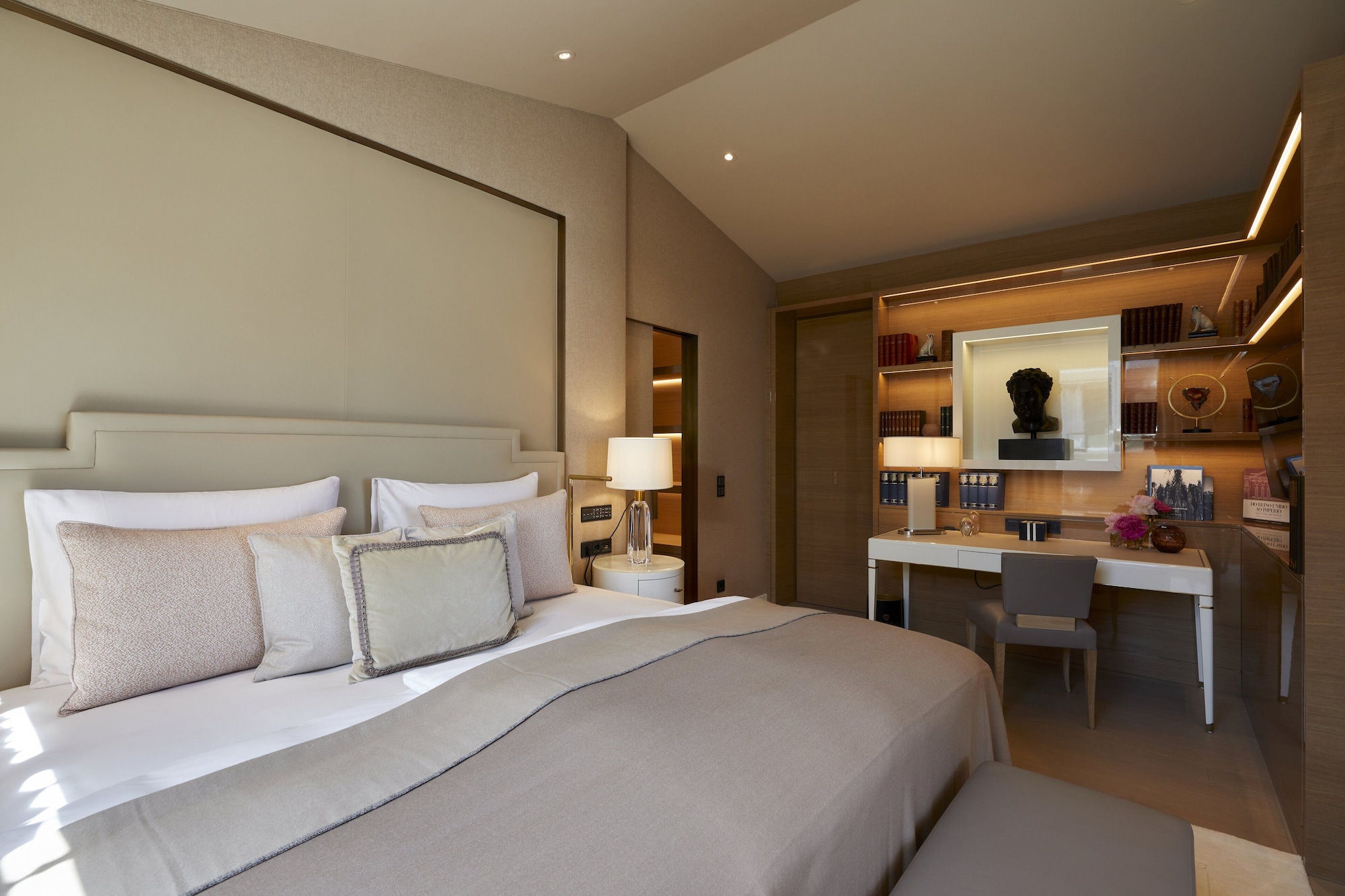Sky, Suite, Double Bed، Hotel Sacher Salzburg 2/2