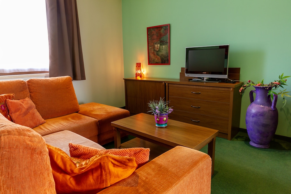 Max Inn Hotel 30/50