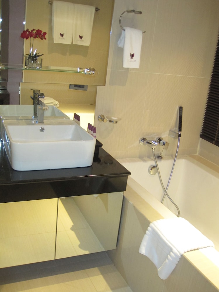 Paradiso Boutique Suites 16/18