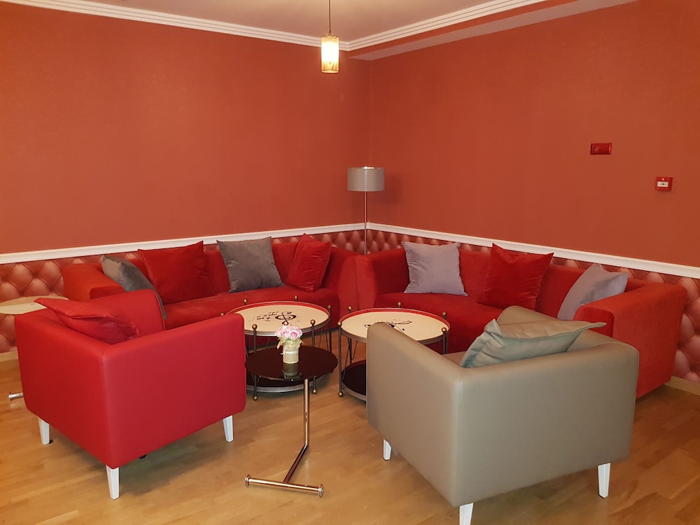 Redline Hotel 55/71