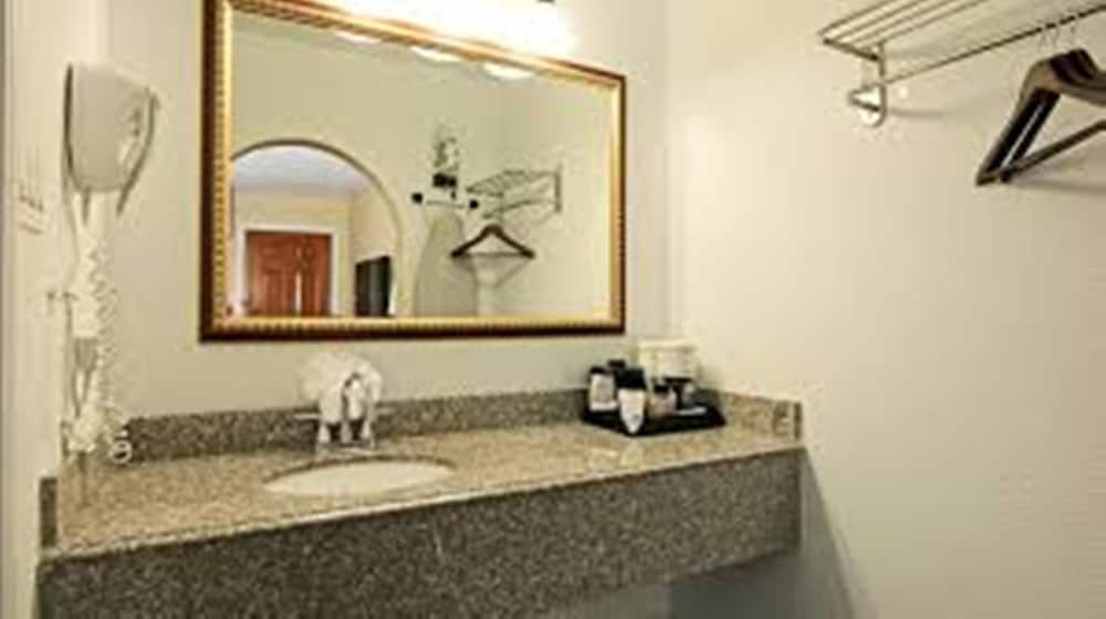 Americas Best Value Inn Austin University 11/32