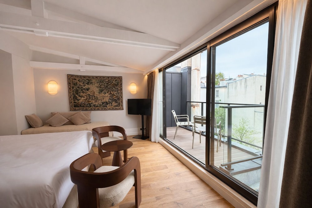 LUXURY, STUDIO, SUITE