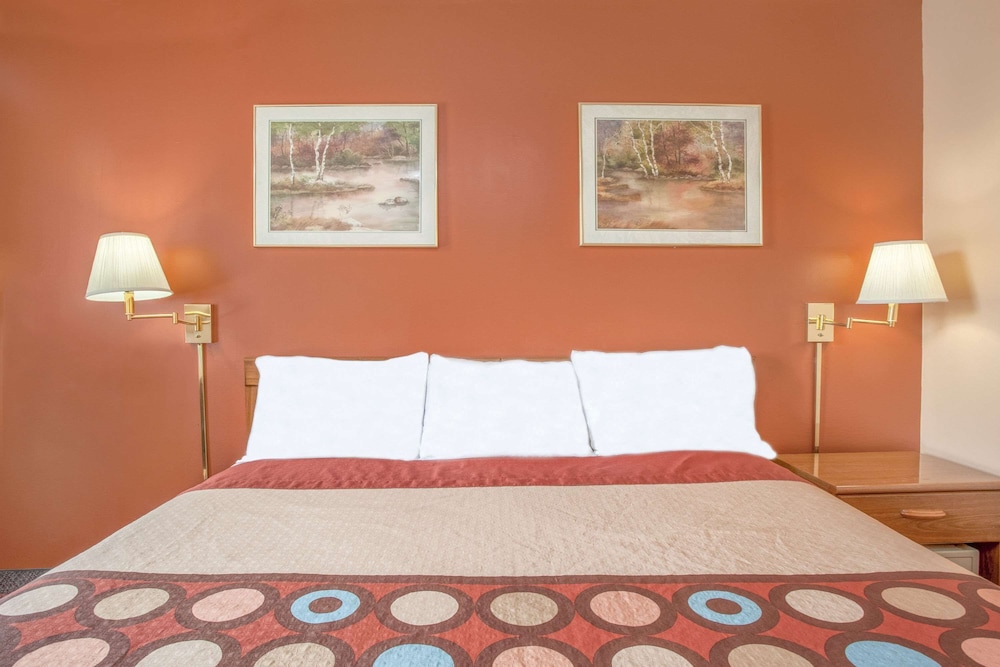 Super 8 By Wyndham Carlisle North 10/21