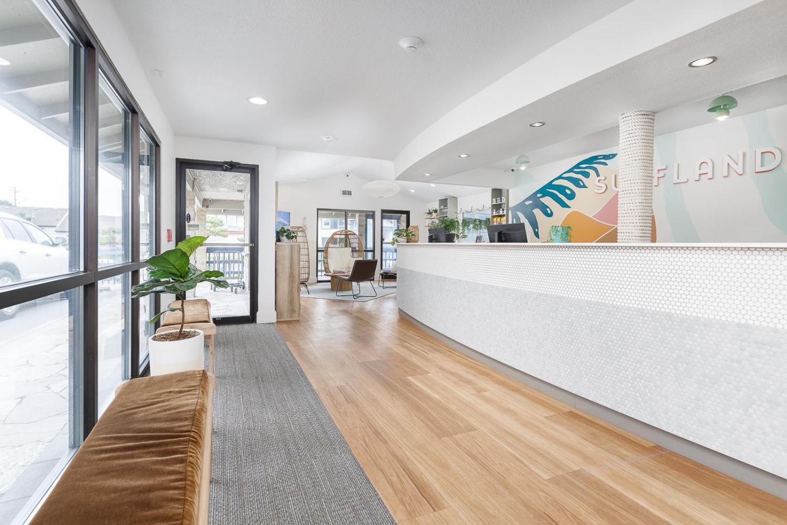 Surfland Hotel 3/44