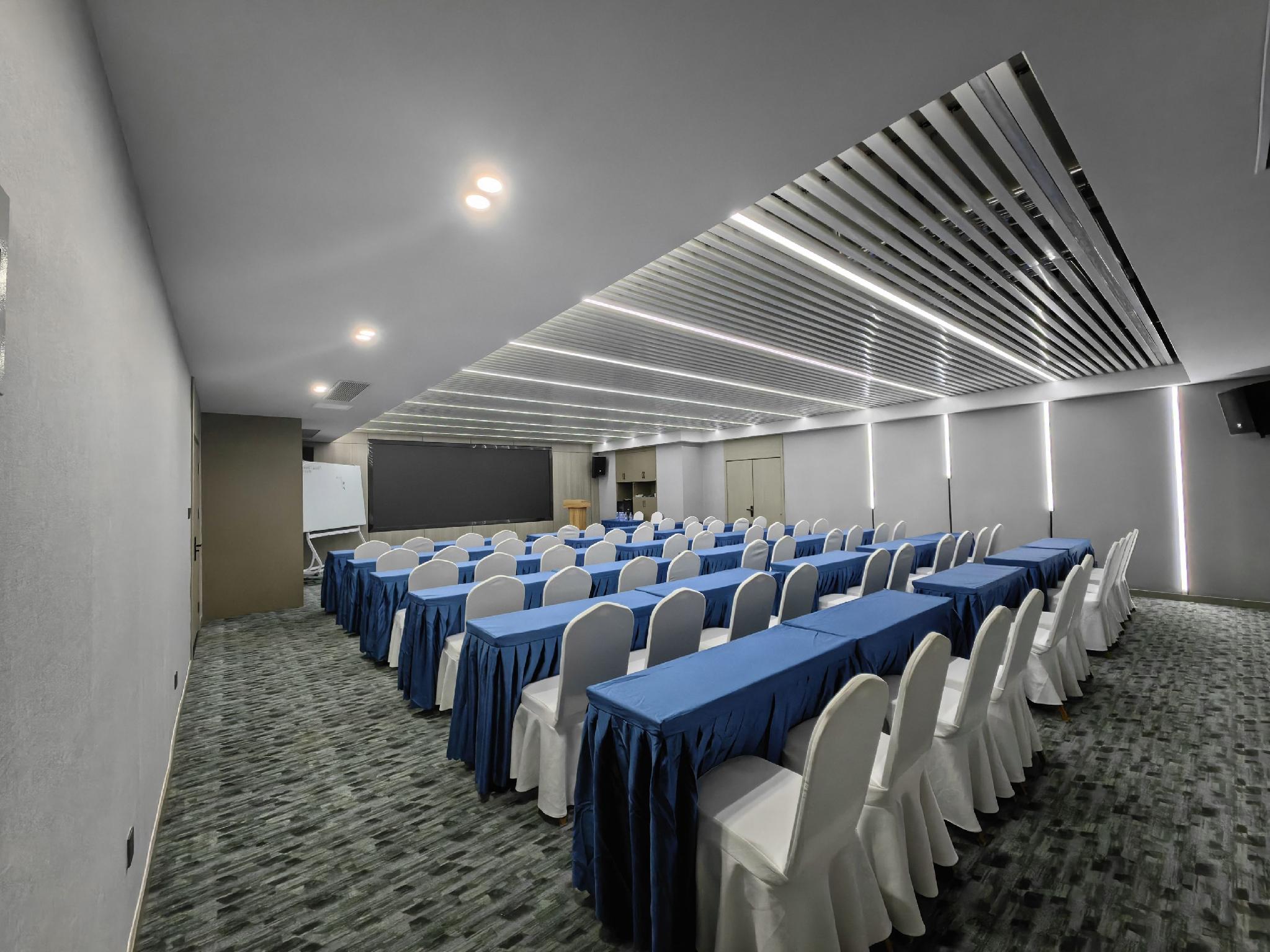 James Joyce Coffetel Hotel (Jinan West Railway Station Convention and Exhibition Center) 44/47