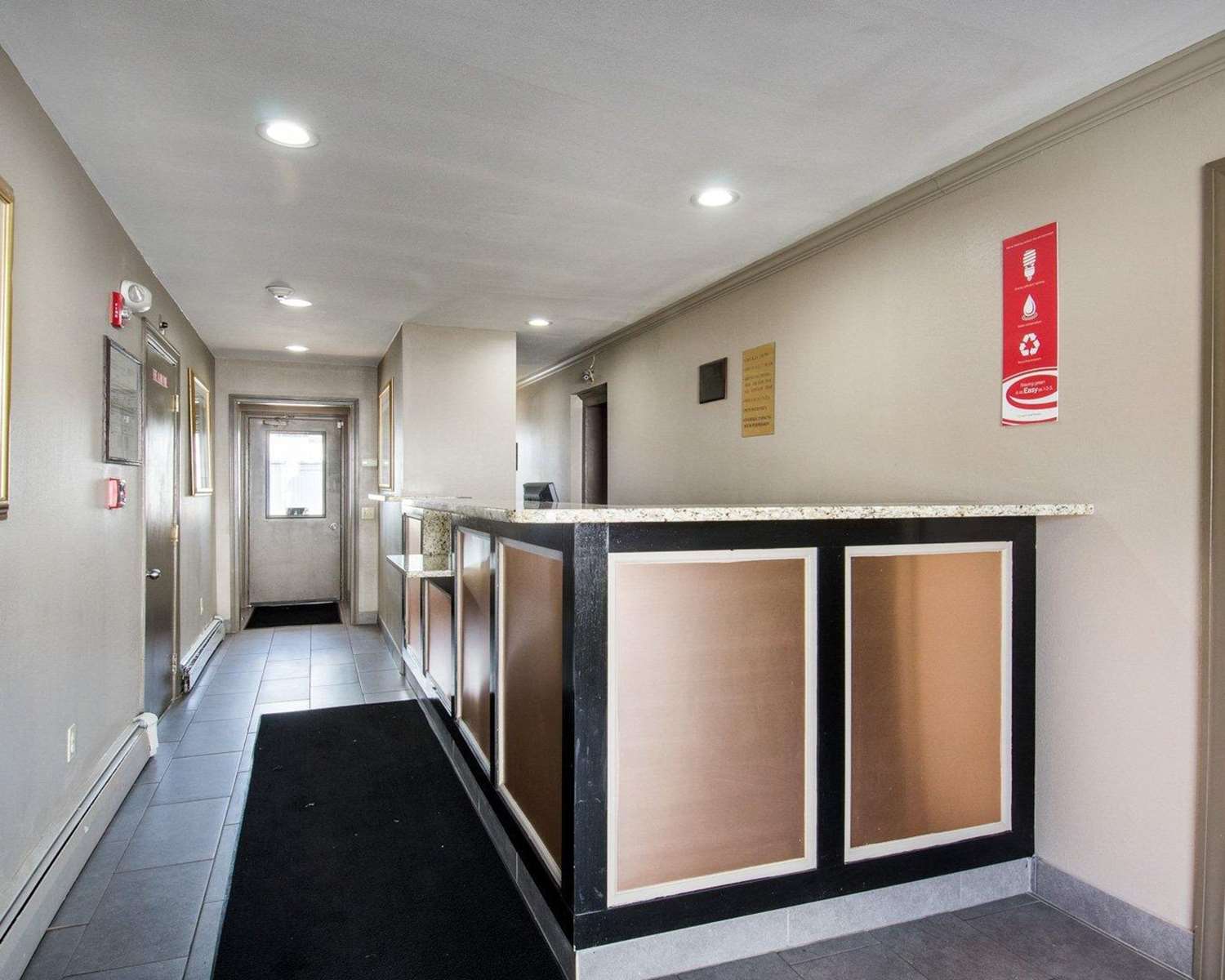 Econo Lodge Inn and Suites Northborough MA 2/22