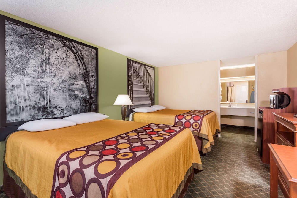 Super 8 By Wyndham Macon West 12/26