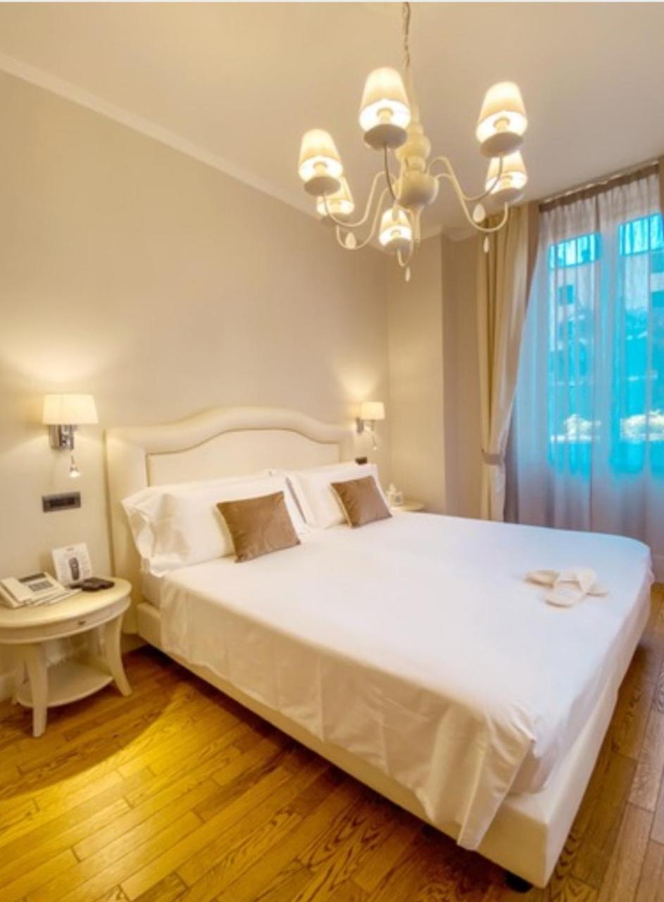 جناح جونيور، Hotel Sant'andrea 3/8