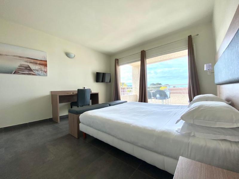 Studio, Single, King Bed, Sea View