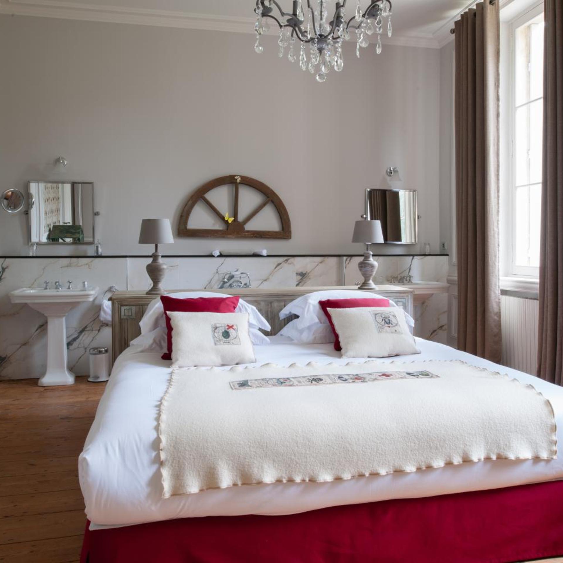 Double Bed, Thil View