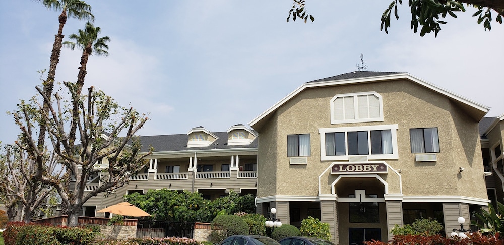 Oak Tree Inn 8/44