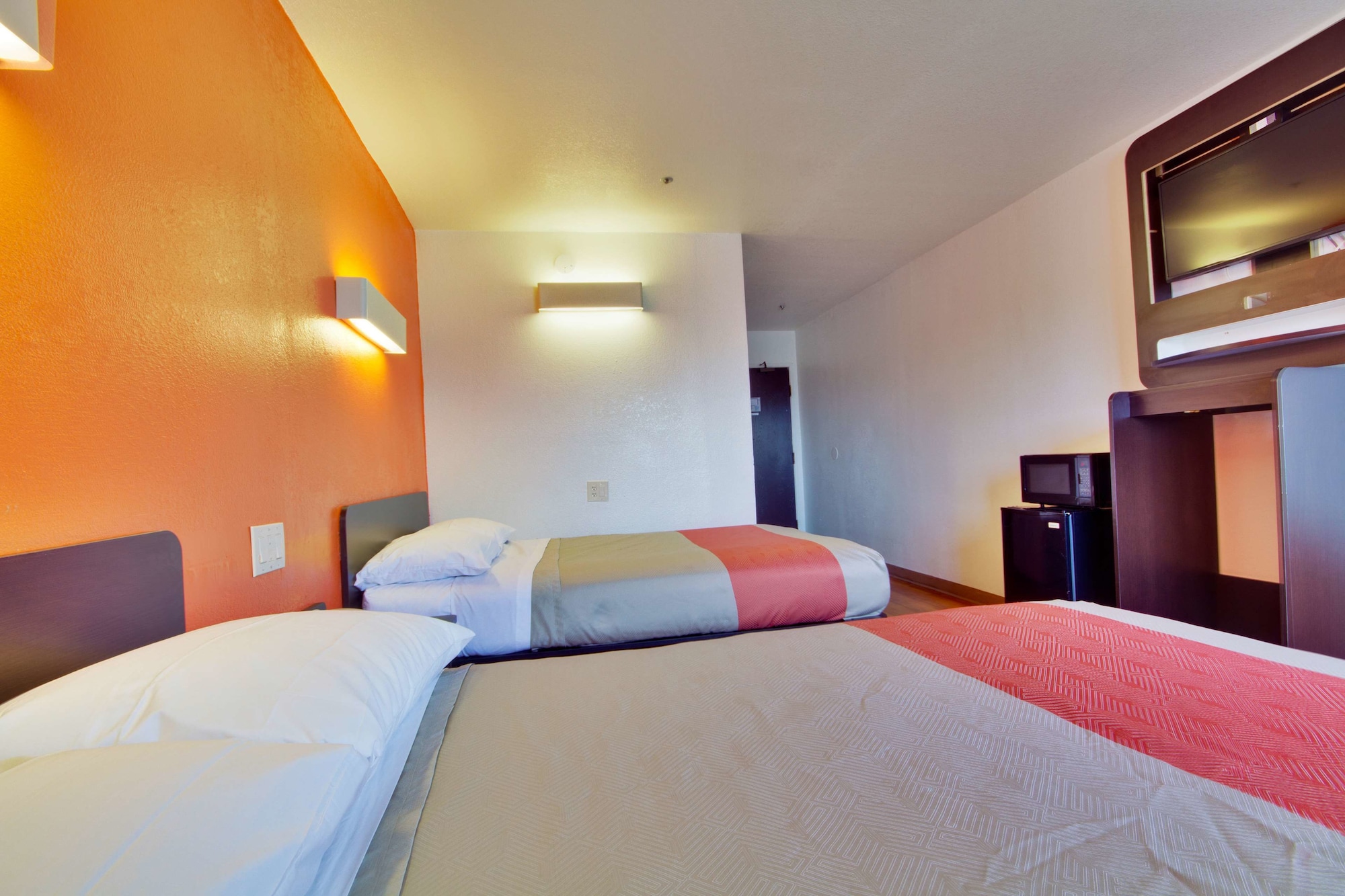DELUXE, 2 DOUBLE BEDS, SMOKING