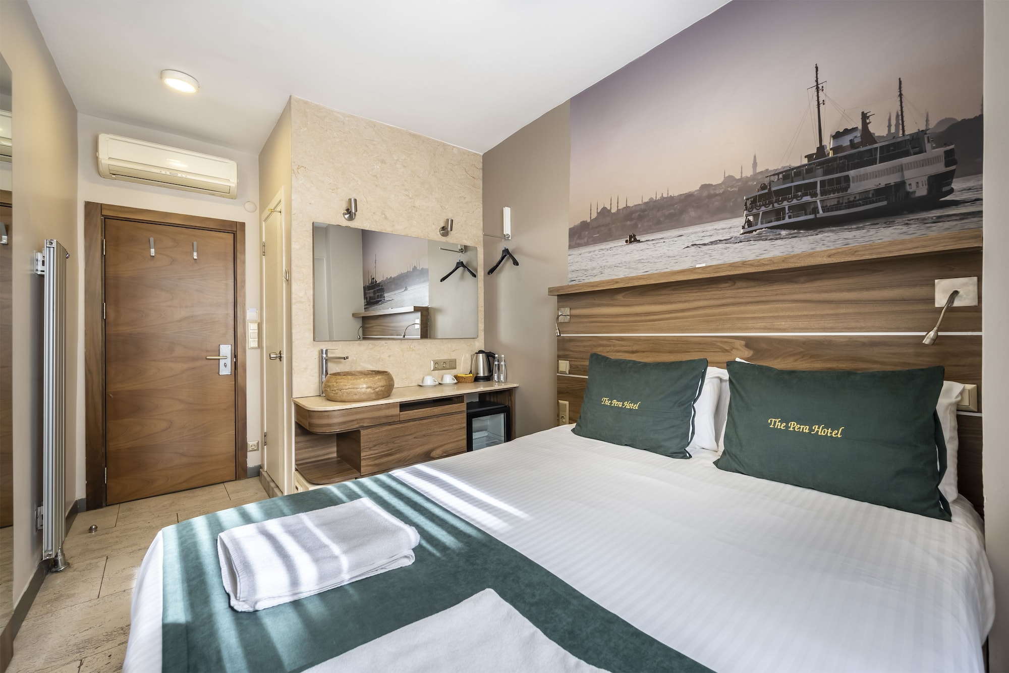 LANAI, COMFORT, DOUBLE BED, CITY VIEW