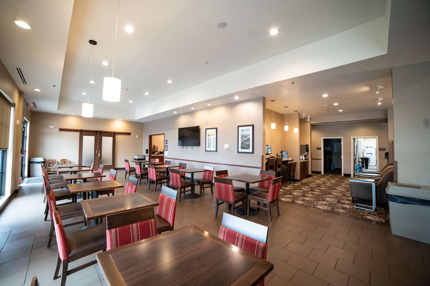 Comfort Suites Brookings near University 40/51