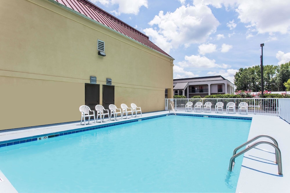 Days Inn by Wyndham Dillon 17/23