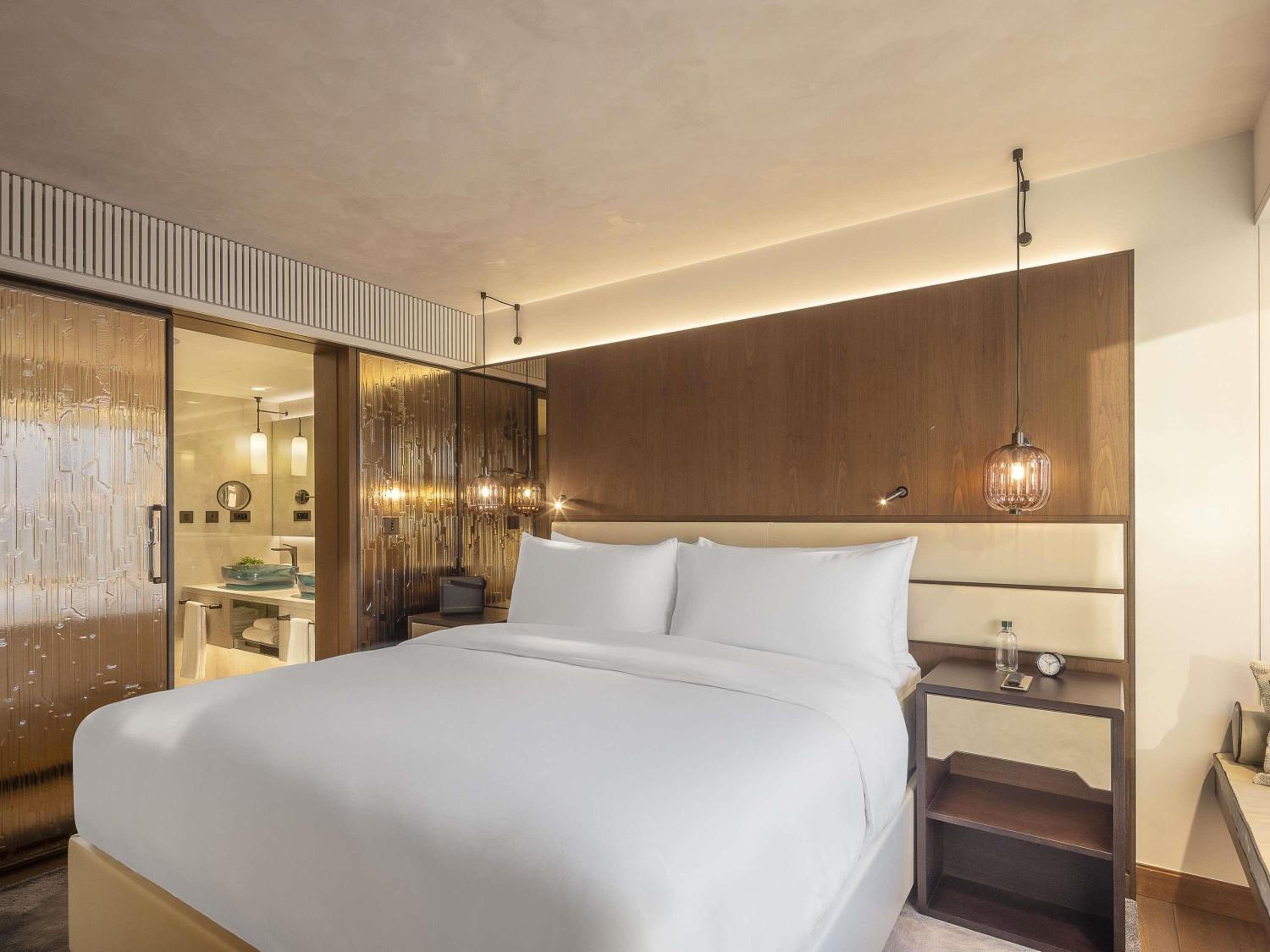 1 Bedroom, Exclusive, Fairmont Gold, Suite, King Bed, Sofa, Lounge Access