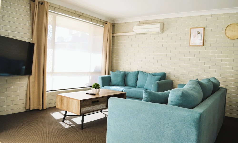 BATHURST MOTOR INN 45/59