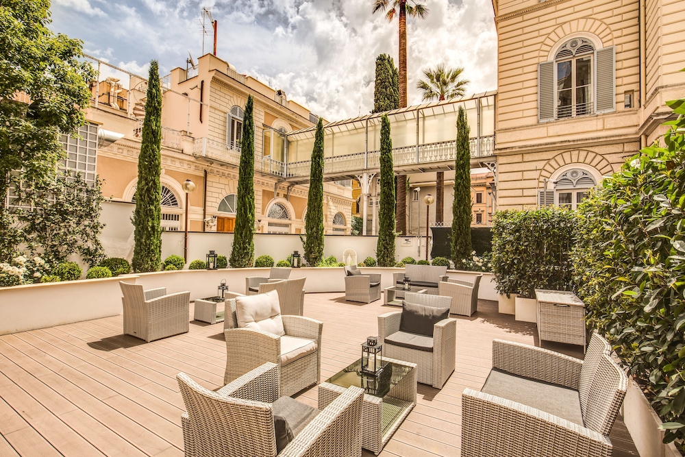 THE LIBERTY BOUTIQUE HOTEL 58/62