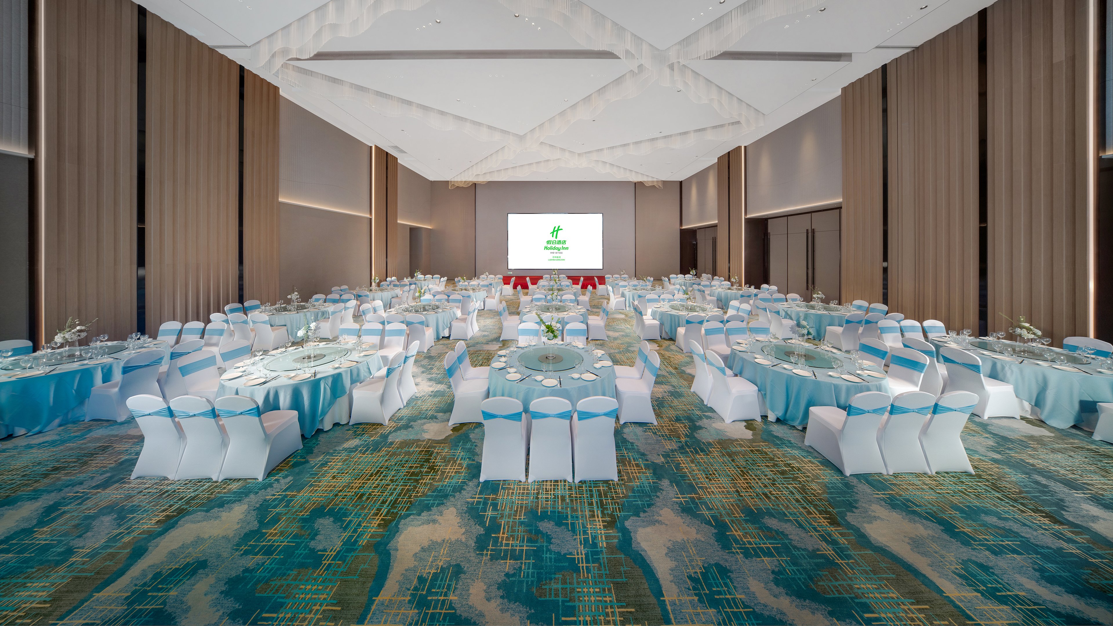 Holiday Inn Luzhou Longjian 37/43