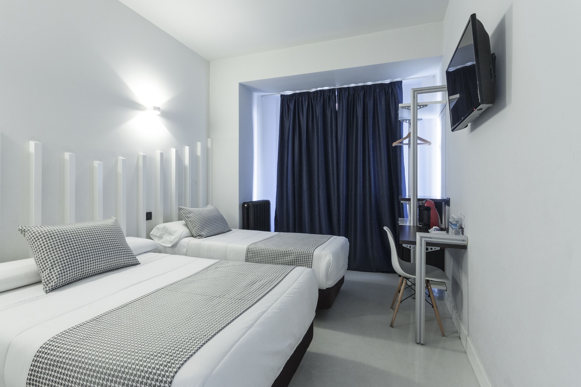 ROOM, TWIN BEDS, CITY VIEW