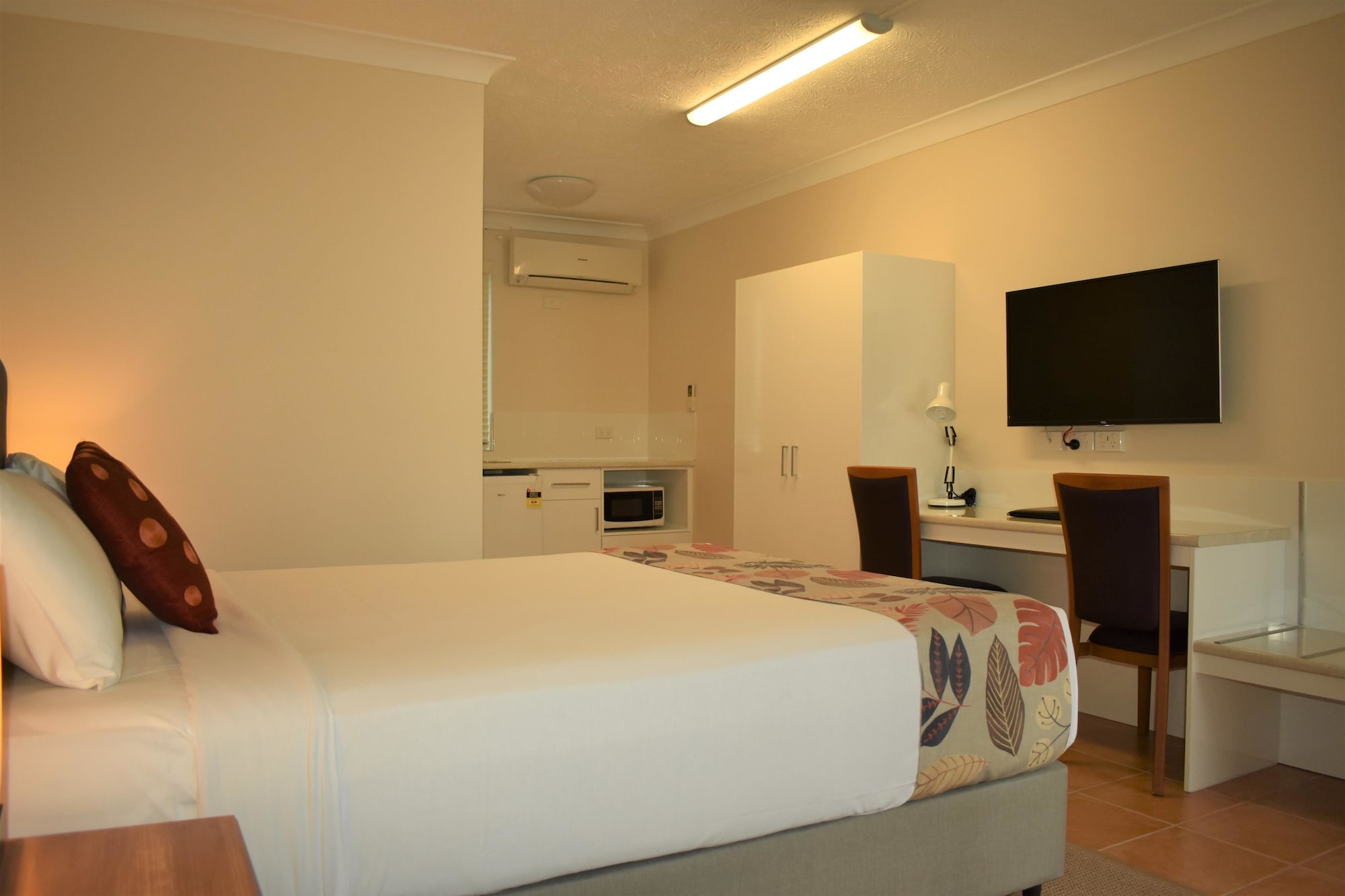 غرفة قياسية بسرير كوين بمطبخ صغير، Best Western Parkside Motor Inn 4/10