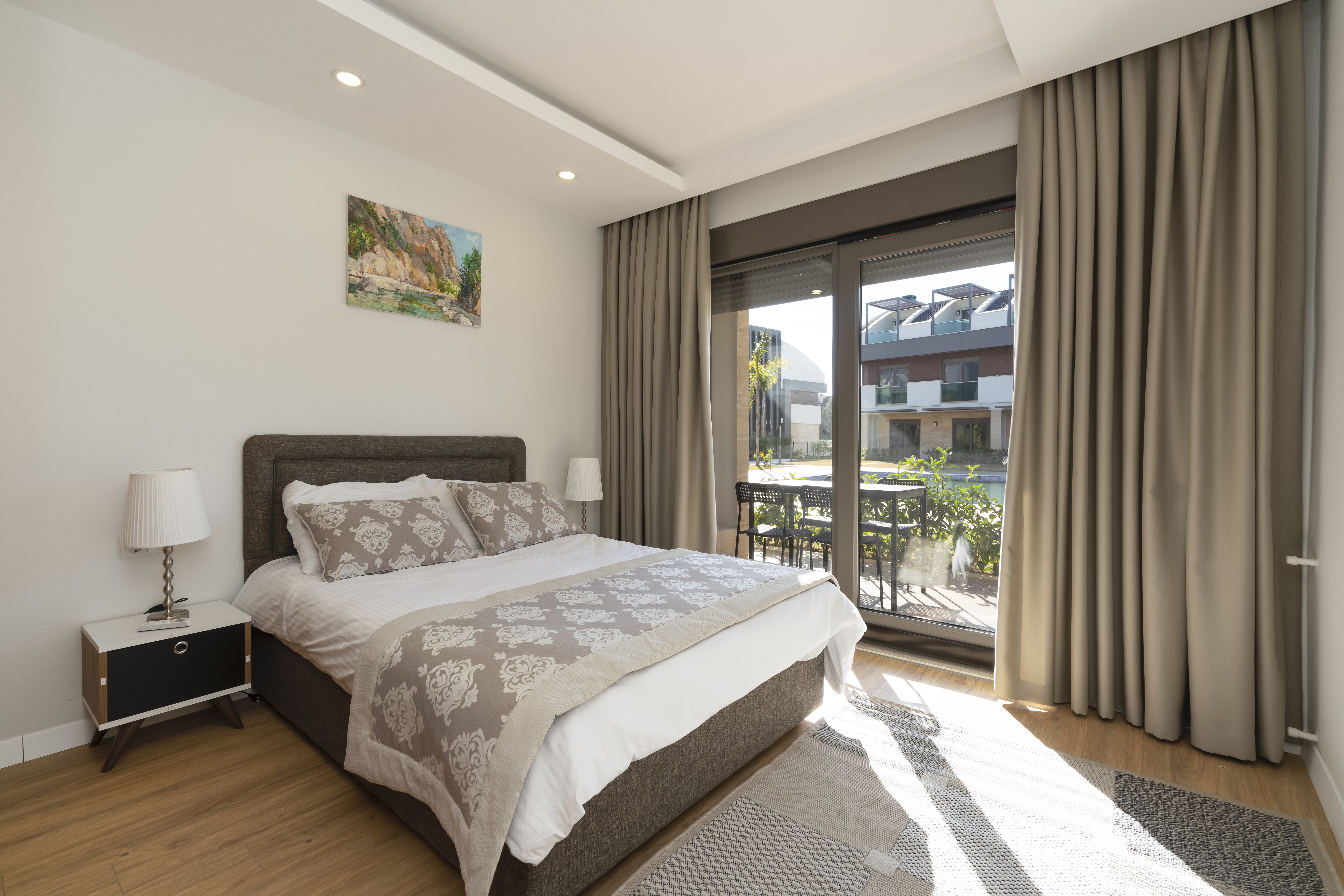 Suite, Pool View