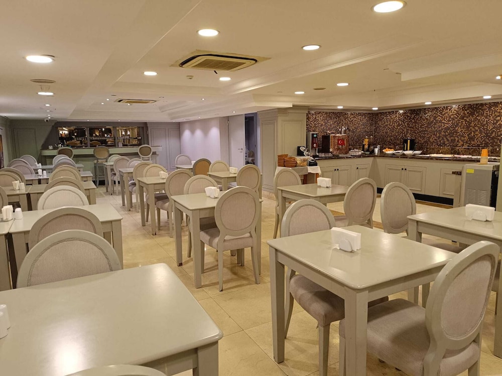 Mineo Park Hotel 54/58