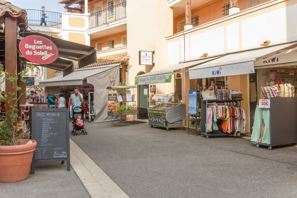 Hotel de L Esterel 43/50